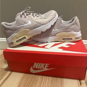 Nike Women’s Airmax Excee